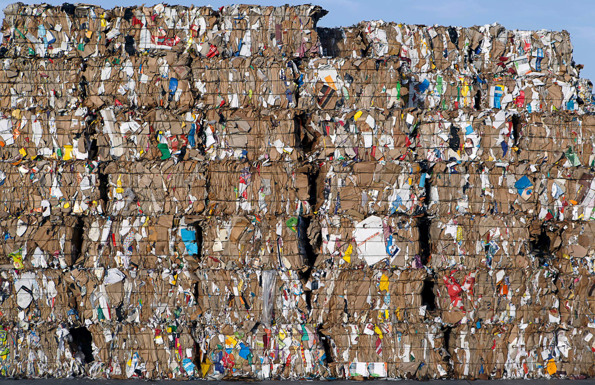 Balpress för wellpapp - bild på wellbalar för hämtning. Jämför priser på Recycla