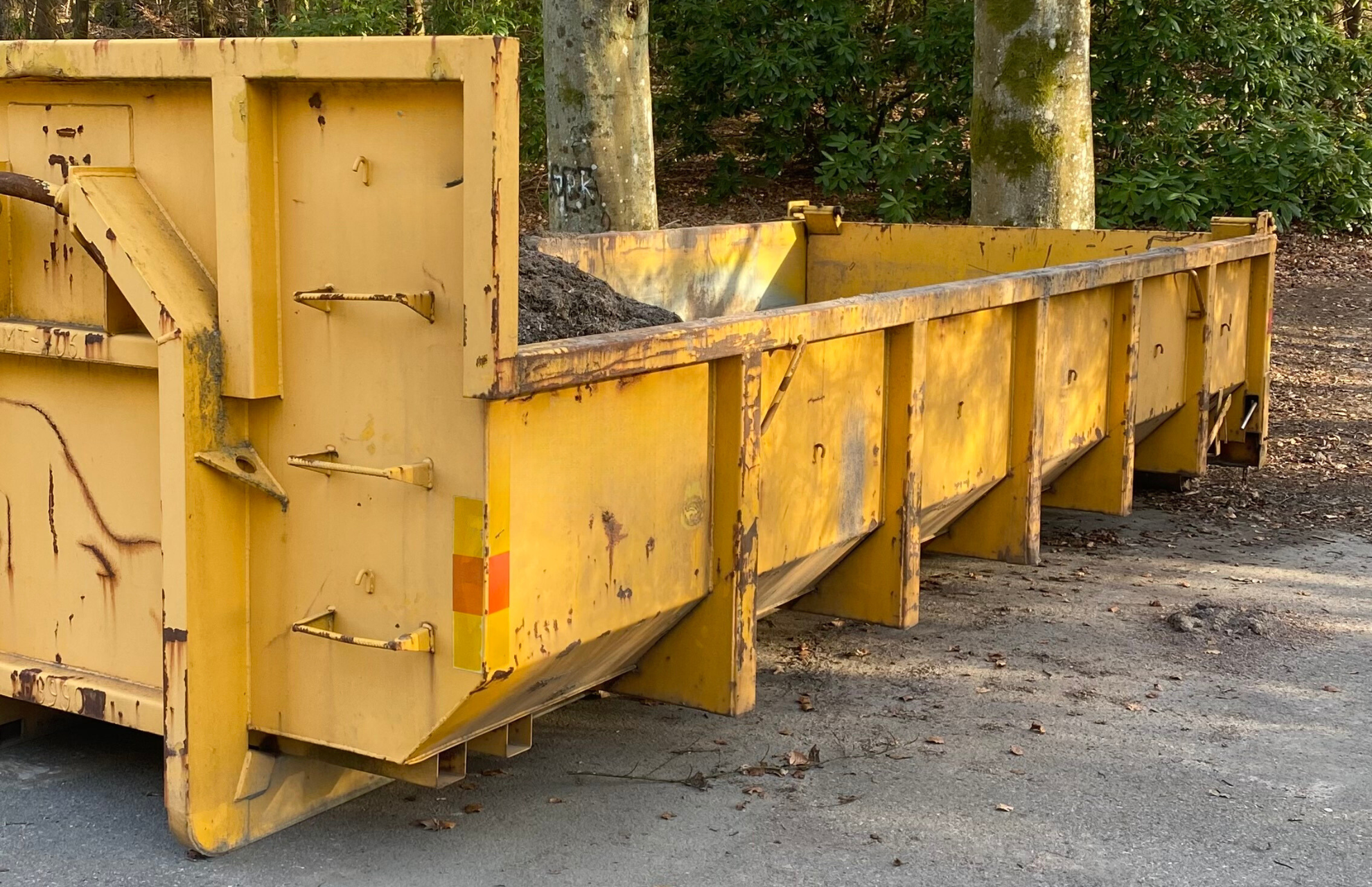 Avfallsutrustning, bild på gul container