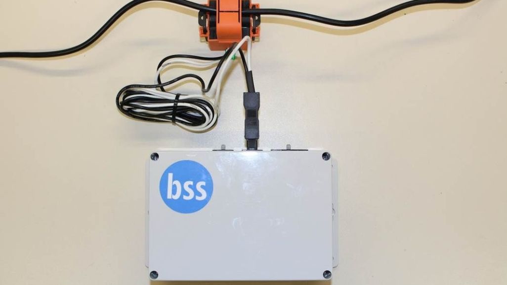 An der Uni Stuttgart wurde eine spezielle Steuerbox für die Solaranlagen entwickelt