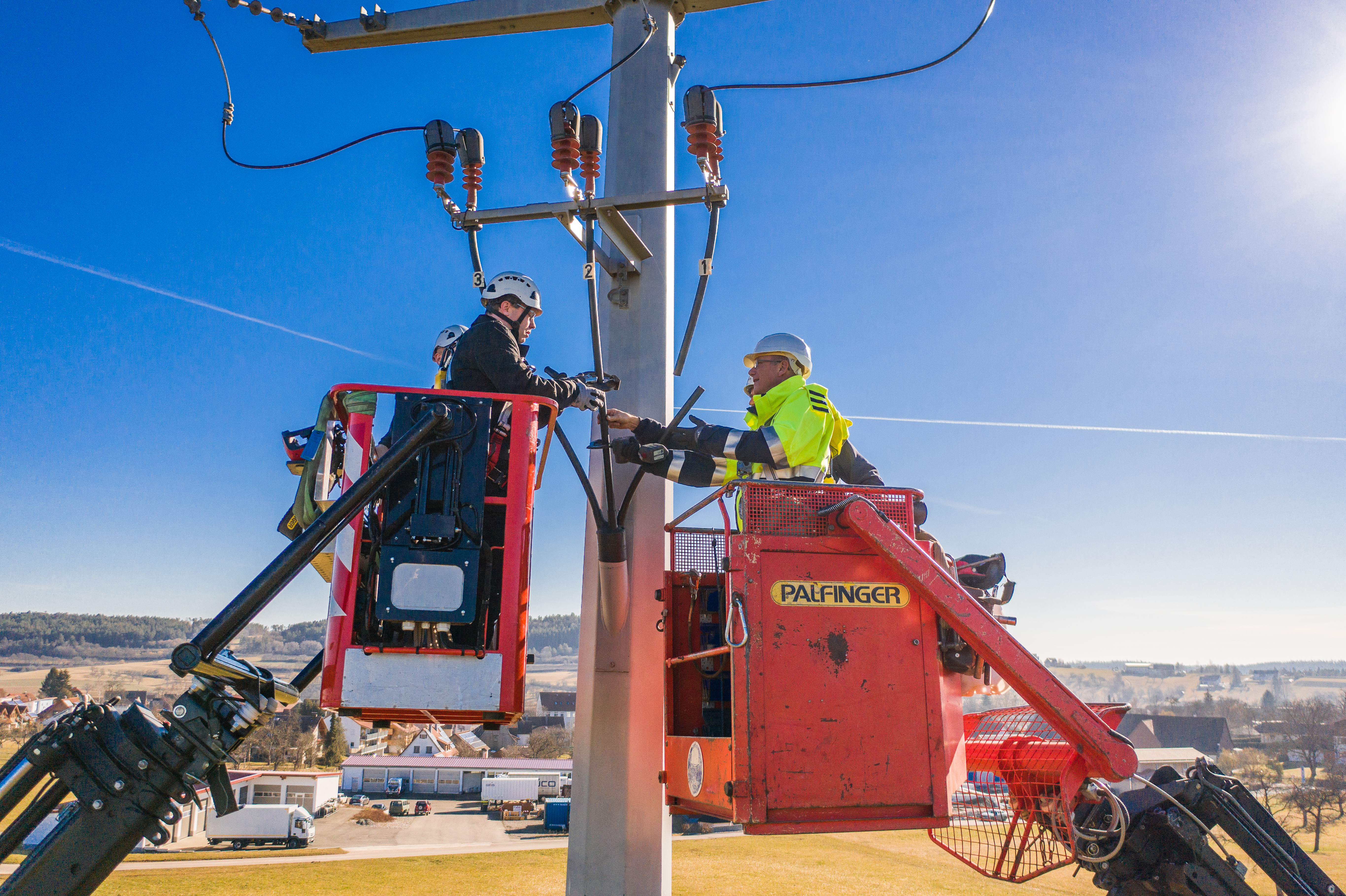 Die Durch Einen Heissluftballon Beschadigte Stromleitung Bei