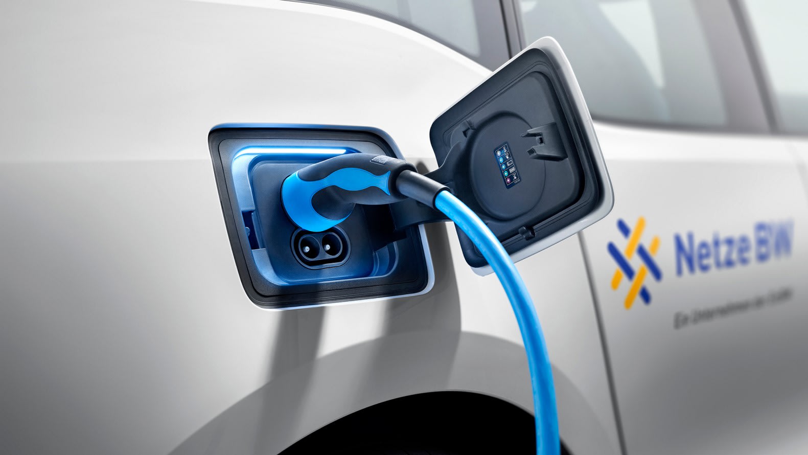 Ladeanschluss eines E-Autos.