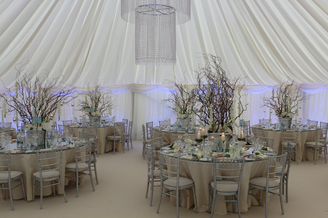 willow-tree-table- vases-white-wedding