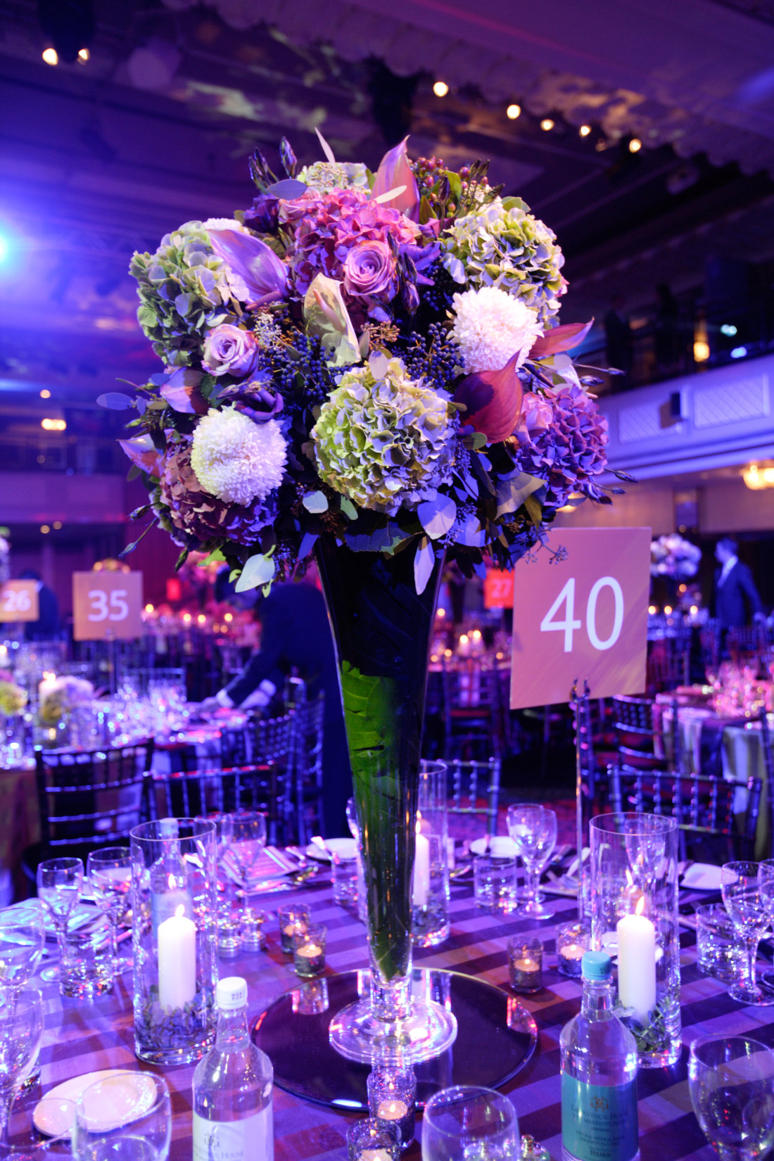 purple-flowers-grand-vases-100-tables