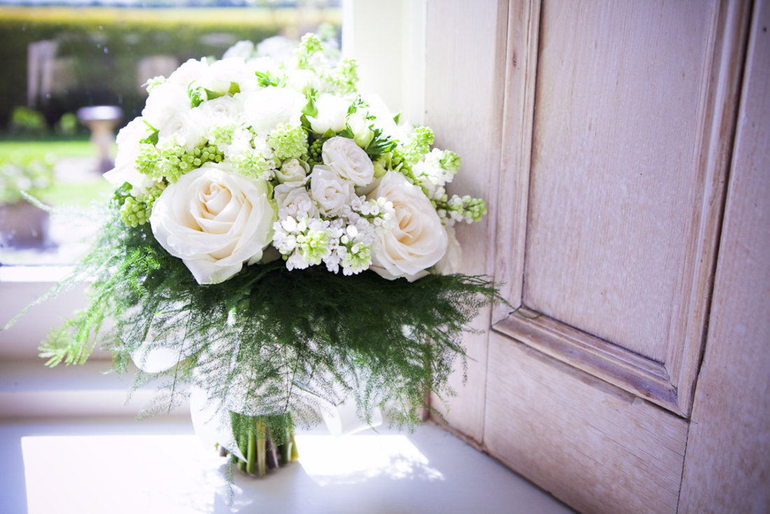 soft-pink-white-bouquet-bride
