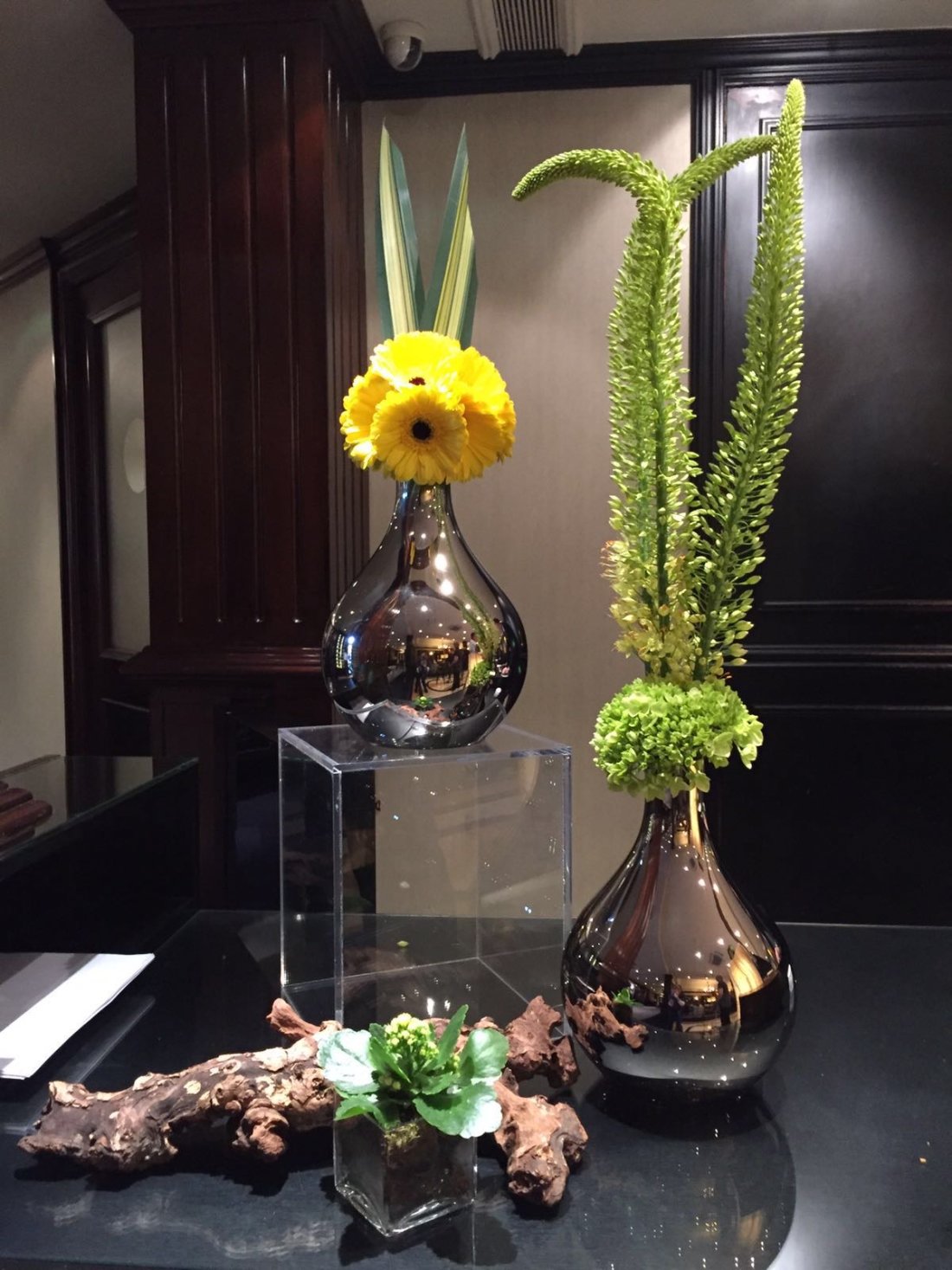 hotel-recepetion-flowers
