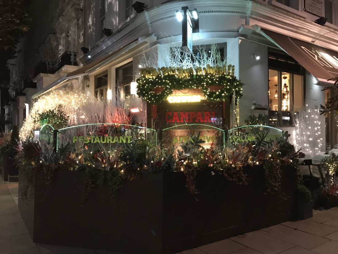 ritorno-restaurant-chelsea-outside-xmas-decor