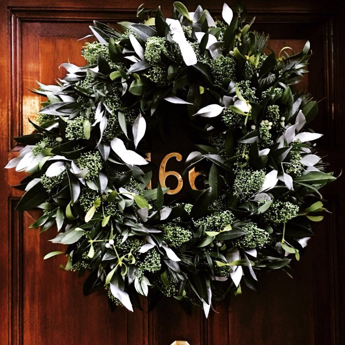 silver-green-door-wreath