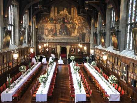 lincolns-inn-venue-wedding-banquet-style-flowers-bride-groom-white-green