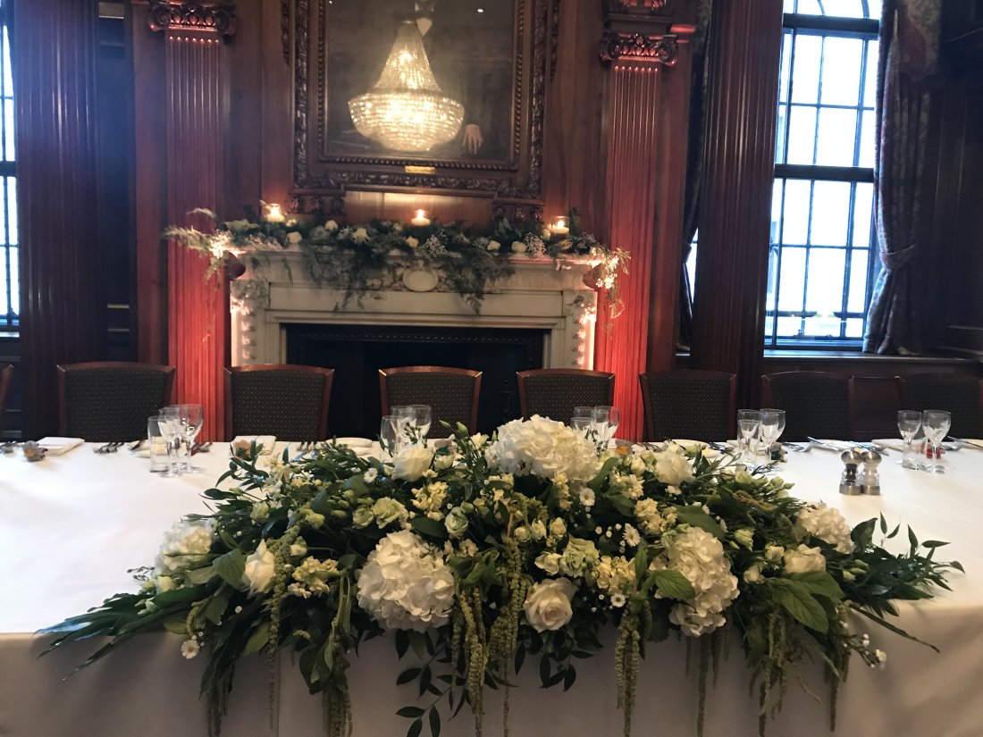 wedding-table-flowers-oasis