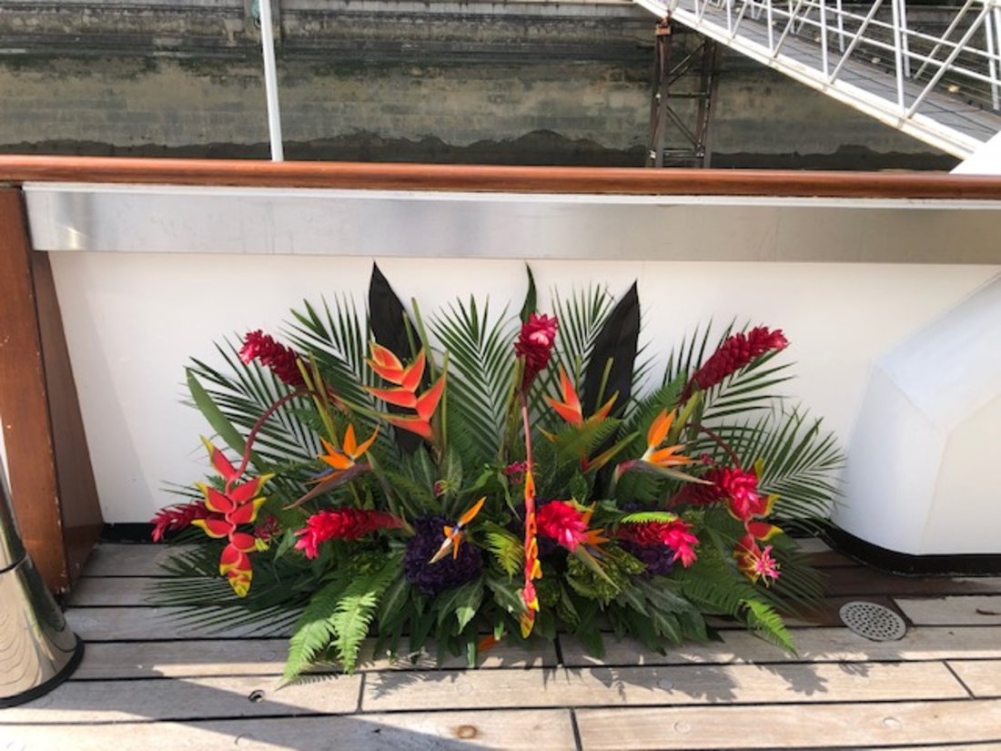boat-flowers-tropical