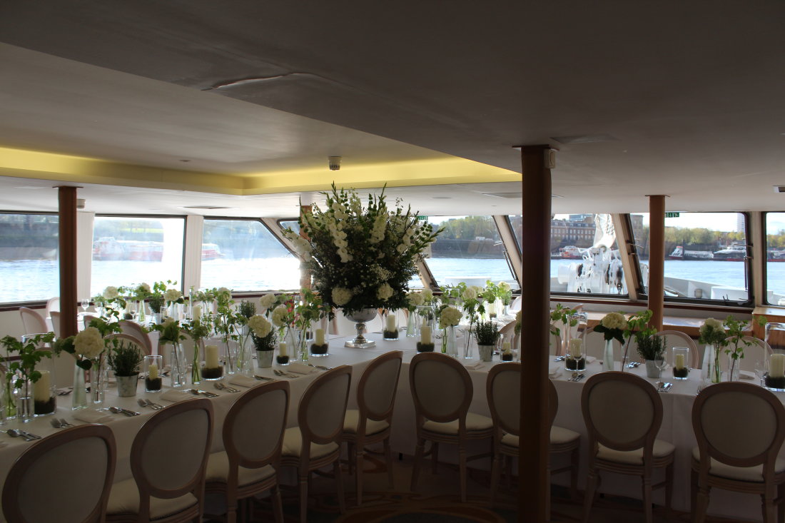 green-white-dinner-candles-boat