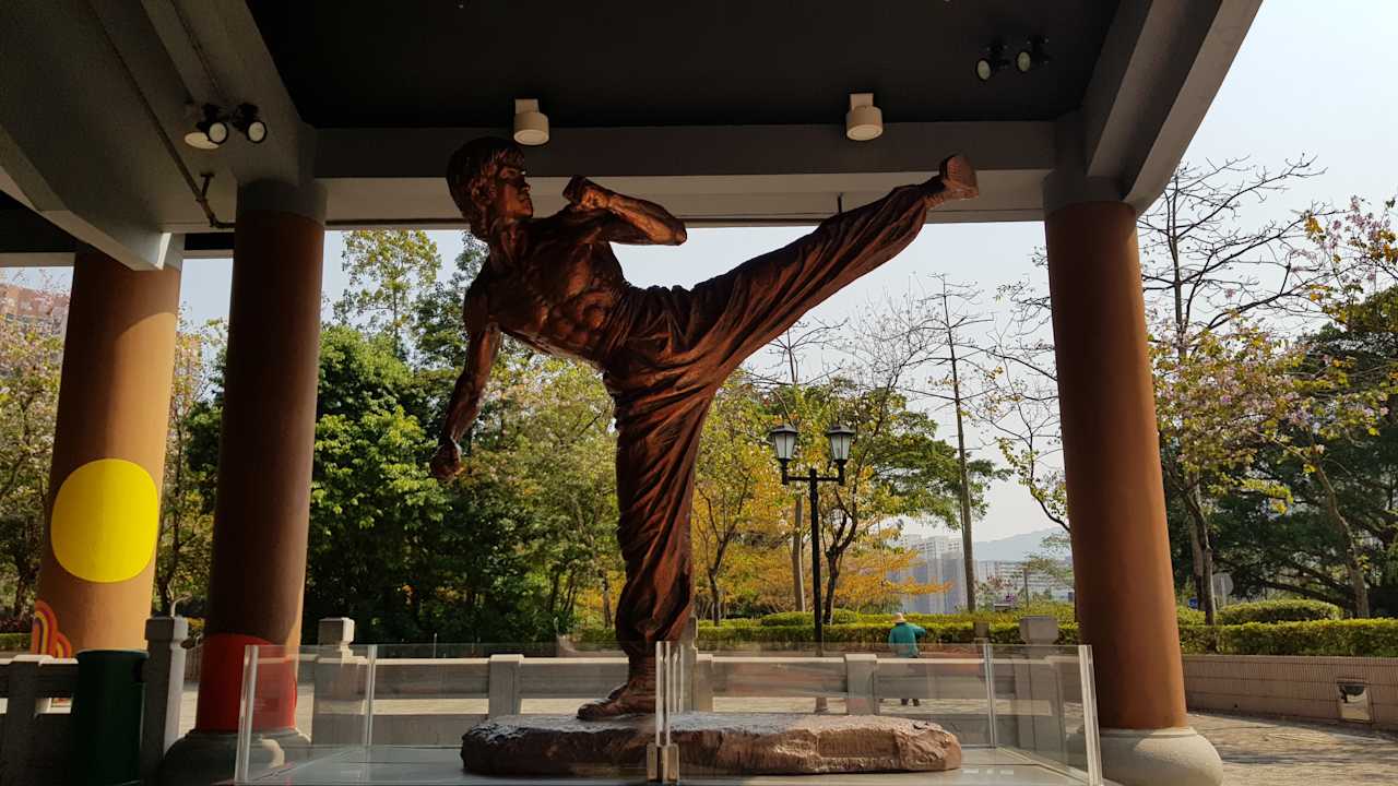 Bruce Lee statue