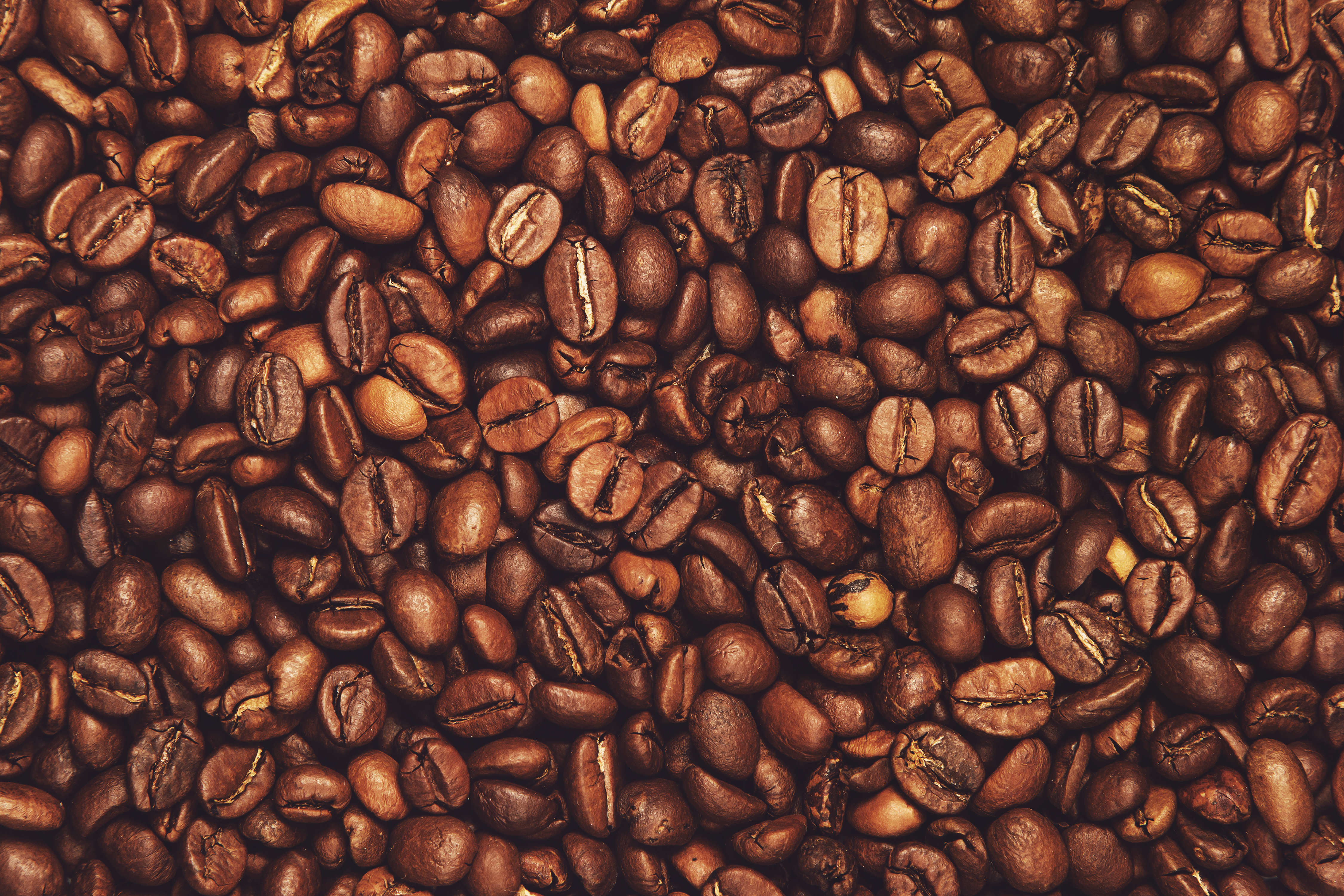 Кофеин 7. Кофейные зерна. Кофе в зернах. Кофе фон. Кофейное зерно рисунок.