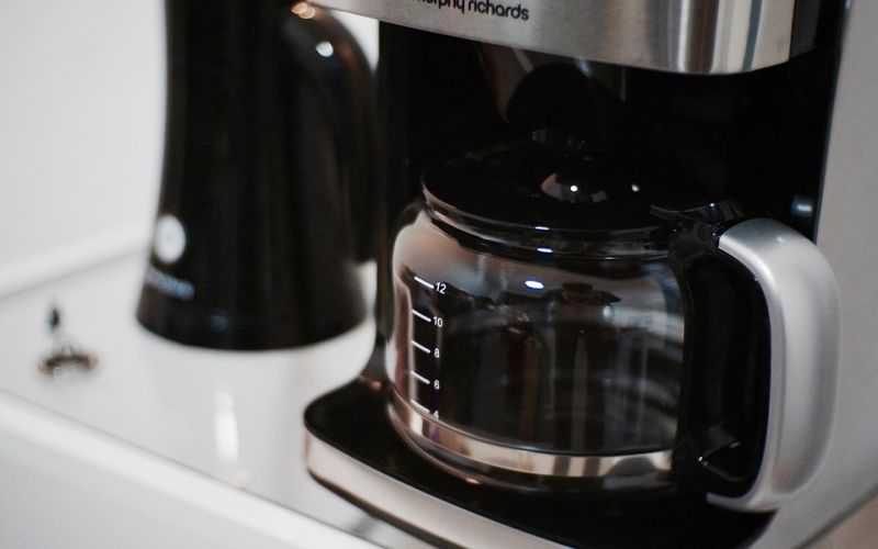How to Clean a Coffee Maker For Better Tasting Brews (A Complete Guide)