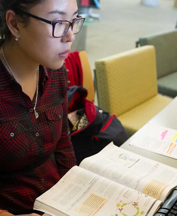 Student studying nutritional science