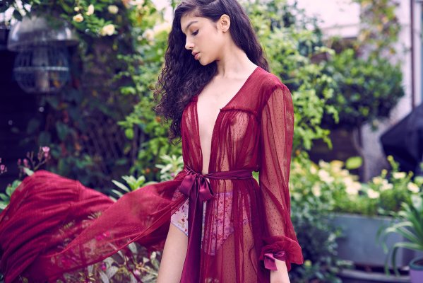 zooomy-ambrosia-red-robe2