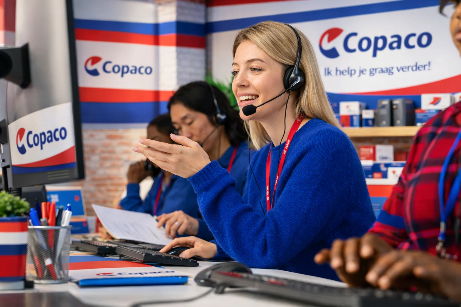 Professionele klantenservicemedewerker van Copaco, klaar om klanten snel en deskundig te ondersteunen met persoonlijke service en betrouwbare oplossingen op het gebied van het maken van bestellingen.