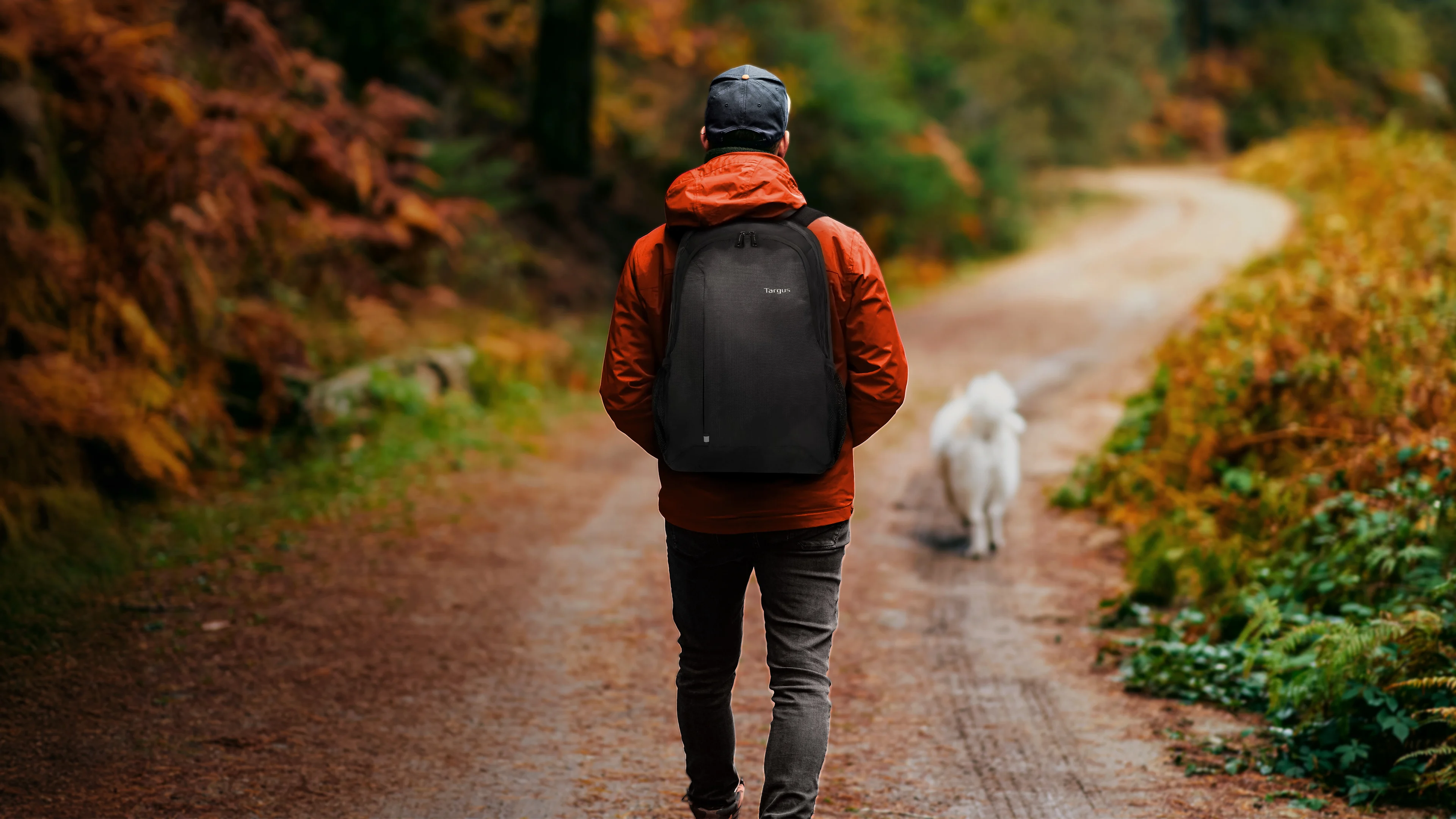 Een stijlvolle Targus laptoptas ontworpen voor moderne professionals. Combineert elegant design met praktische indeling en betrouwbare bescherming voor laptops en accessoires onderweg.