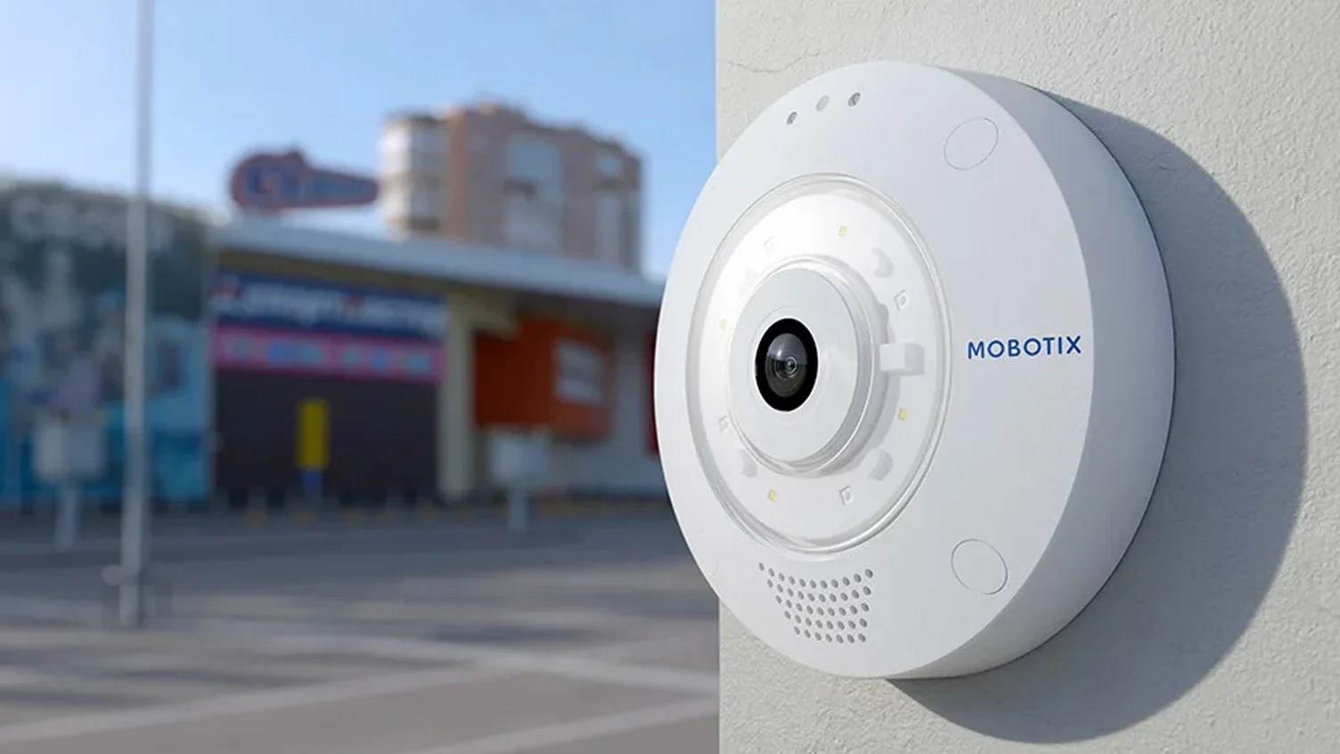 Ontdek de geavanceerde MOBOTIX beveiligingscamera met intelligente video-analyse en hoogwaardig design. Ideaal voor betrouwbare bewaking van buitenruimtes en gebouwen.