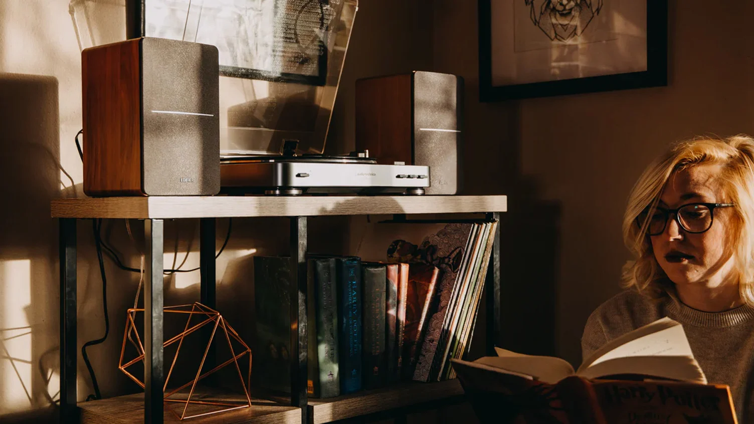 Ontdek de Edifier speakers met hoogwaardig geluid en elegant houten design. Perfect voor muziek, films en gaming met een premium audio-ervaring.
