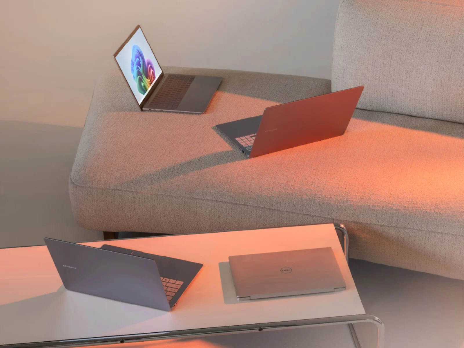 MSFT-Multiple-laptops-sitting-on-a-coffee-table-and-couch- kopie.jpg