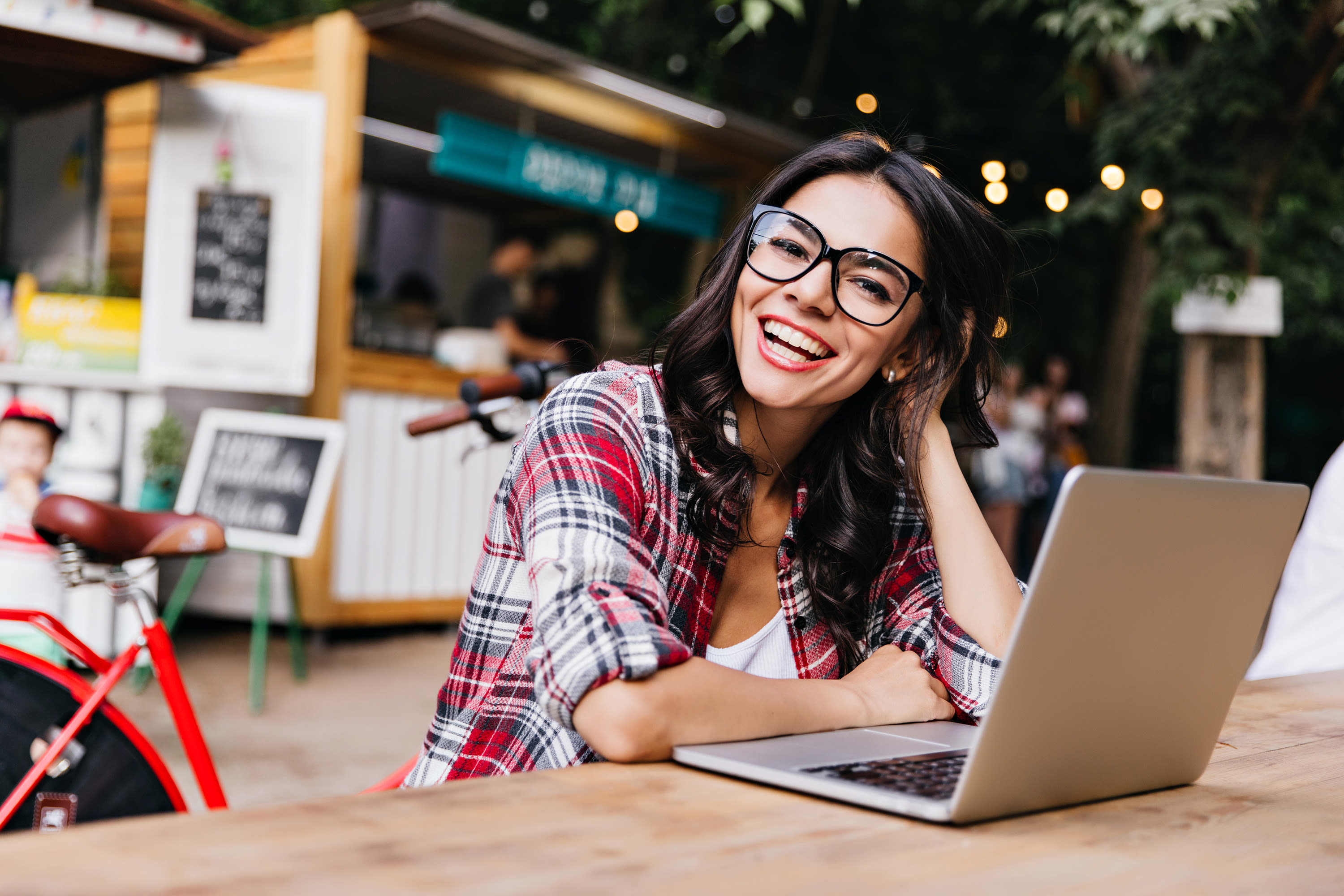 debonair-white-girl-casual-shirt-posing-street-with-computer-outdoor-portrait-enthusiastic-female-student-using-laptop2