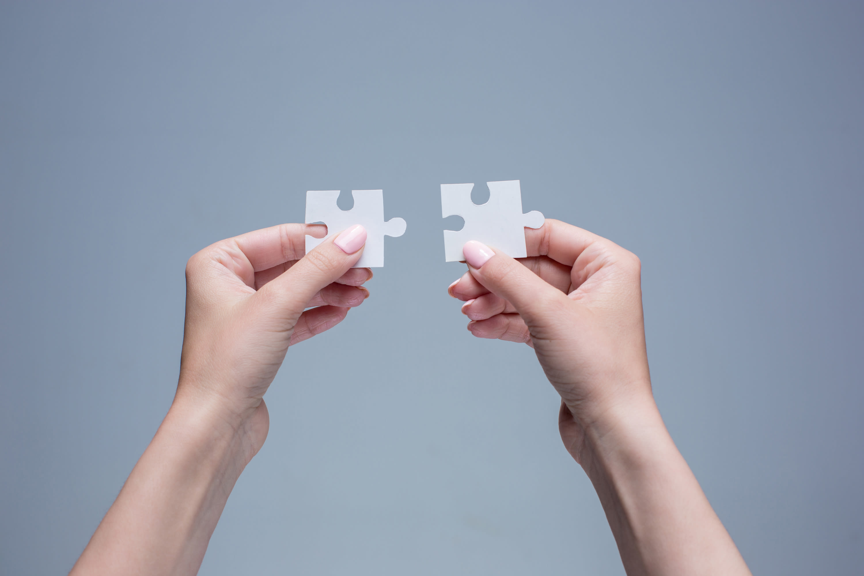 puzzles-hands-gray2