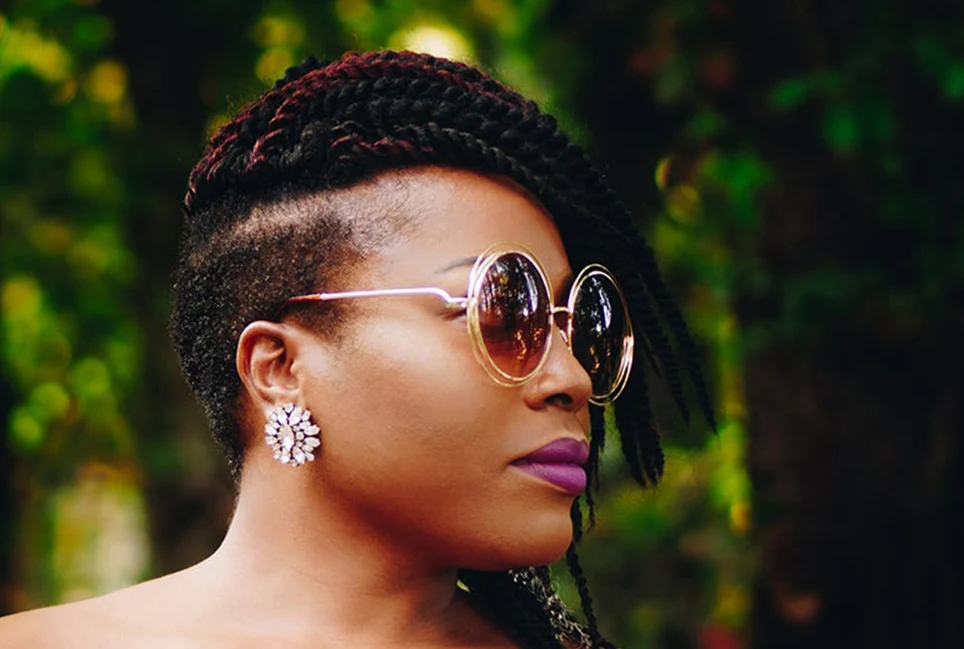 Woman with sidecut hairstyle and sunglasses