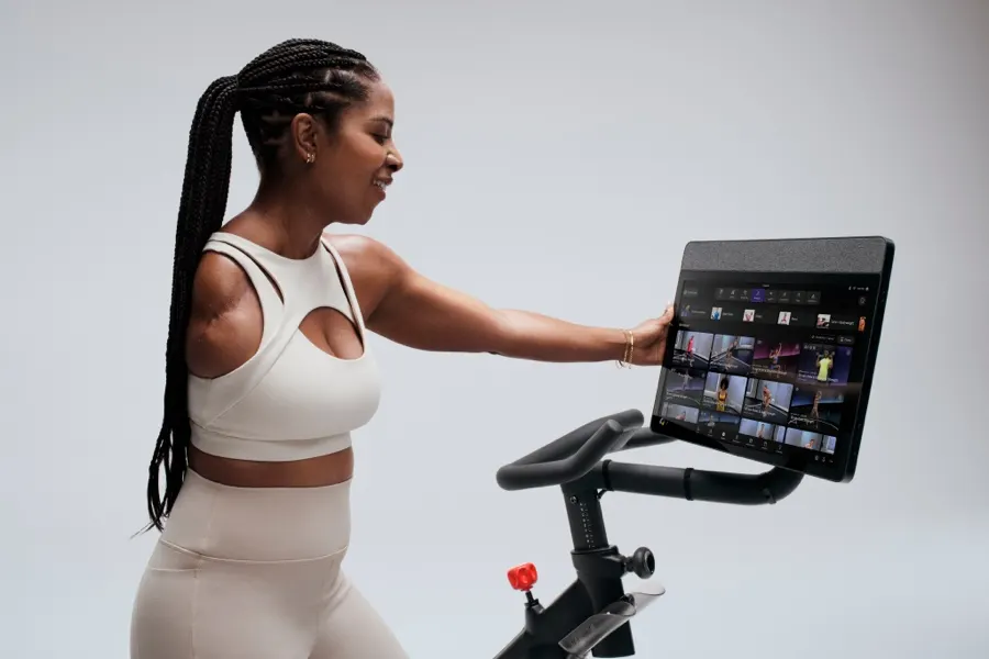 A woman adjusting the Swivel Screen on her equipment.