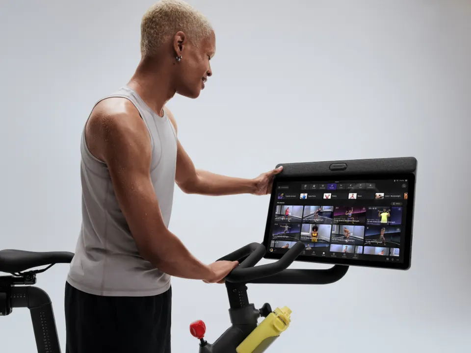 A person adjusting the Swivel Screen on their equipment.