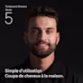 Jeune homme souriant avec confiance après avoir utilisé la tondeuse à cheveux pour hommes Braun Series 5. Jeune homme souriant avec confiance après avoir utilisé la tondeuse à cheveux pour hommes Braun Series 5.