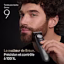 Jeune homme taillant sa barbe sur le côté du visage avec la tondeuse à barbe Braun Series 9 Jeune homme taillant sa barbe sur le côté du visage avec la tondeuse à barbe Braun Series 9