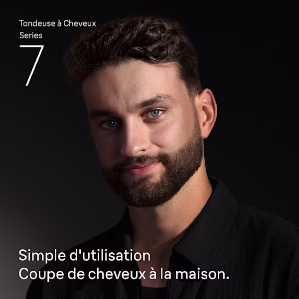 Jeune homme souriant avec confiance après avoir utilisé la tondeuse à cheveux pour hommes Braun Series 7.