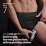 Mediumfoto van de lies van een man terwijl hij de Braun Lichaamsverzorger Series 7 op zijn binnendij gebruikt Mediumfoto van de lies van een man terwijl hij de Braun Lichaamsverzorger Series 7 op zijn binnendij gebruikt