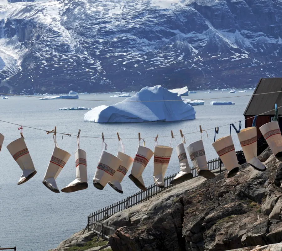small Greenland - local - Grönland -hantverk - isberg