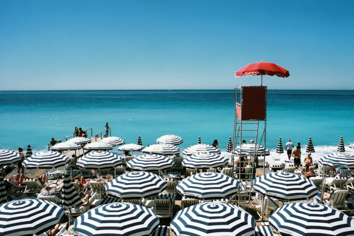 Storby og strandliv i Nice
