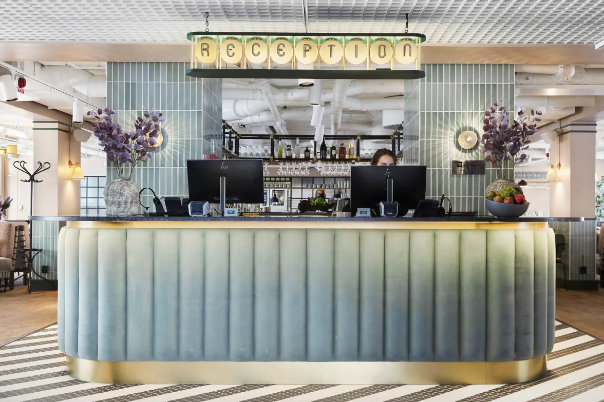 Boka via hotellet