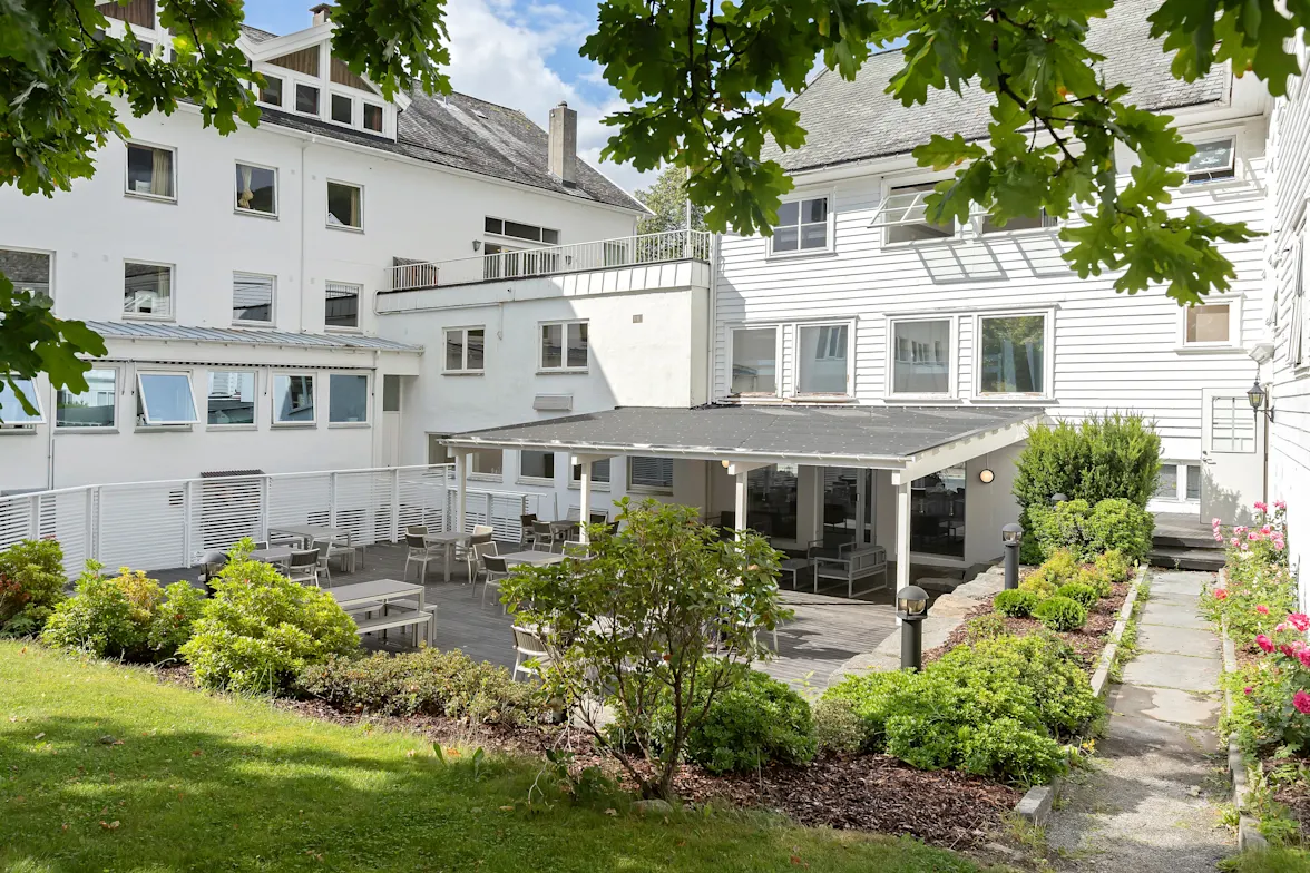 Hotell längs kustvägen nära Hardangervidda