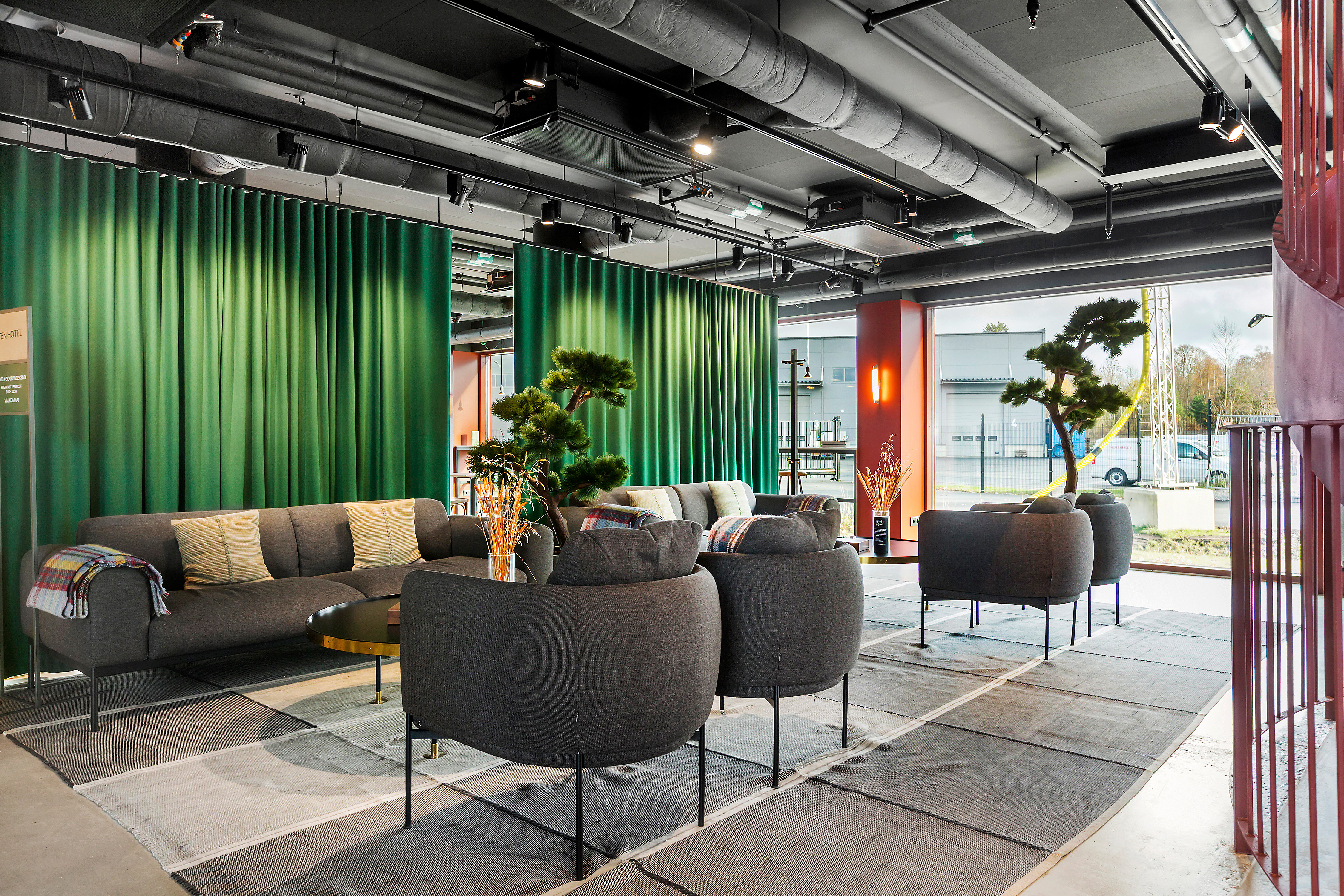 Nära E4:an norr om Stockholm