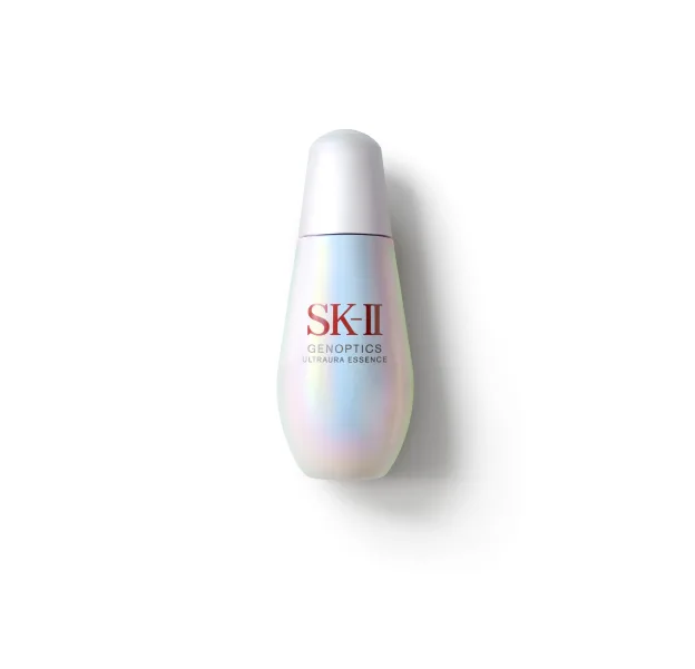 Mencari krim pencerah wajah? Cobalah essence pencerah wajah terlaris no. 1 di SK-II, Genoptics UltraAura Essence, untuk menyamarkan tampilan noda membandel.