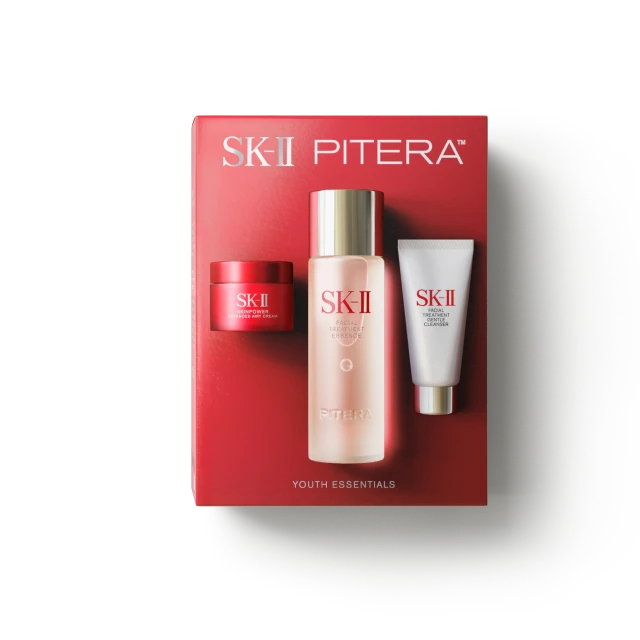 Kulit tampak sebening kristal dengan paket SK-II yang terdiri dari Facial Treatment Essence, Facial Treatment Gentle Cleanser dan Skinpower Advanced Airy Cream