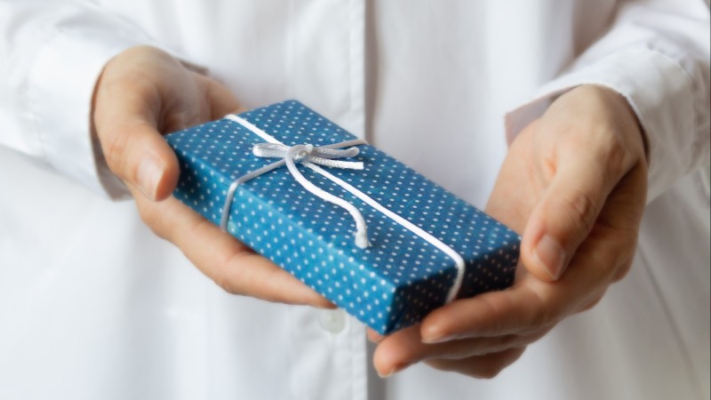 Expert opinions: Should doctors accept gifts? | MDLinx