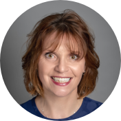 Foto des CFO, Cathy Lewis.