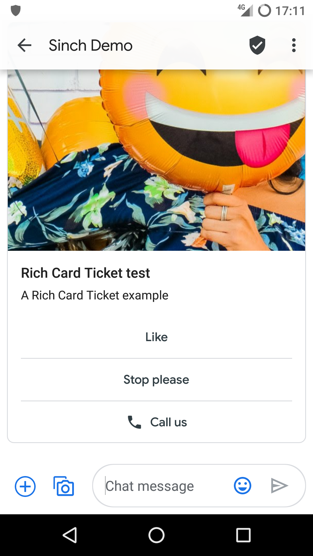 Un ballon en forme d'émoji dans une rich card, avec des actions suggérées.