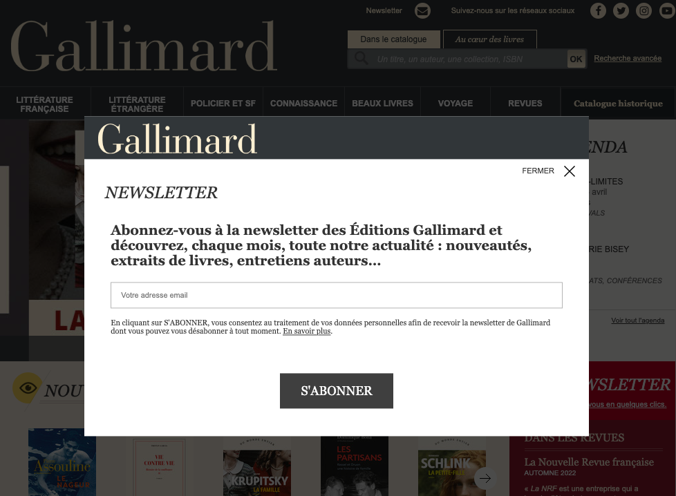 Capture d’écran de la page d’accueil des éditions Gallimard avec pop-up pour s’inscrire aux newsletters