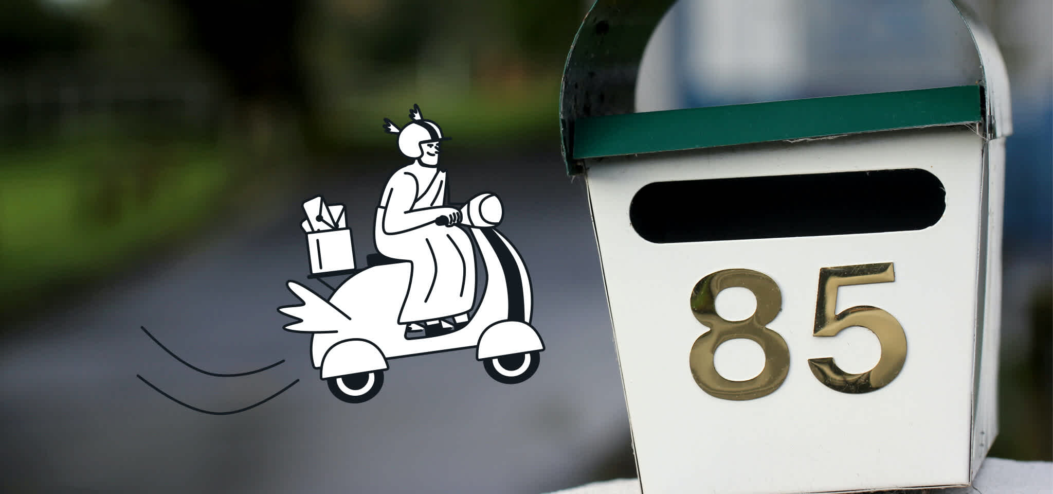 Hermès faisant du scooter avec un casque