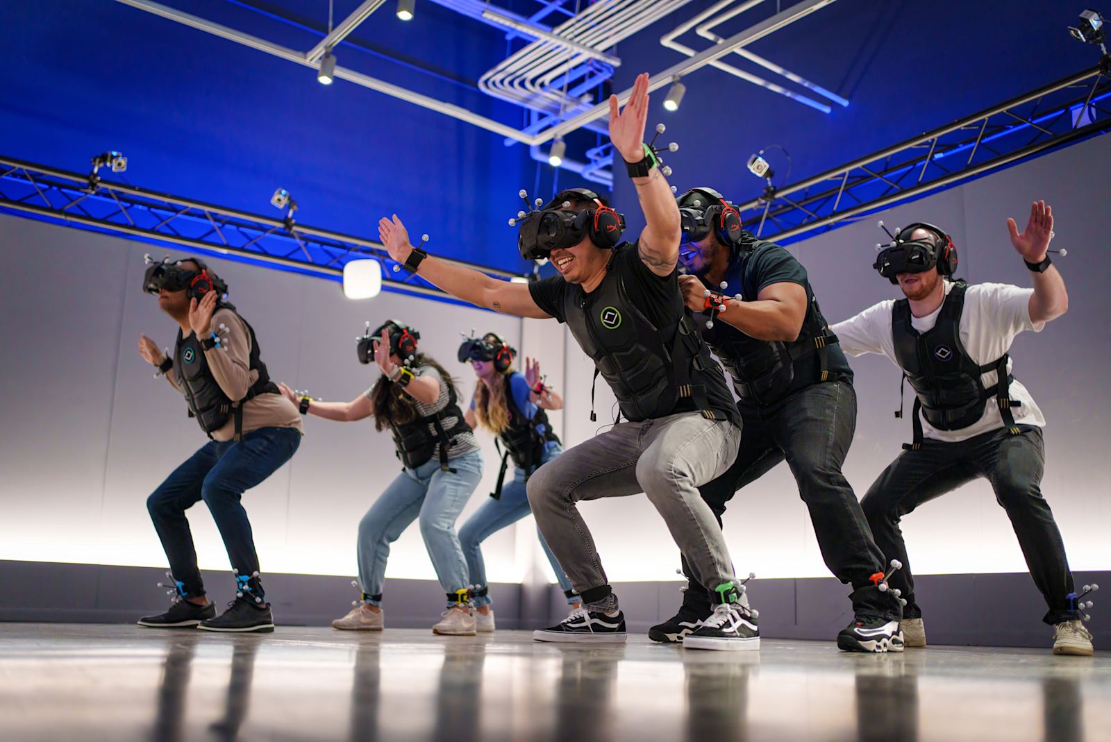 VR-Geburtstagsparty – Gruppe tanzt auf der Spielfläche