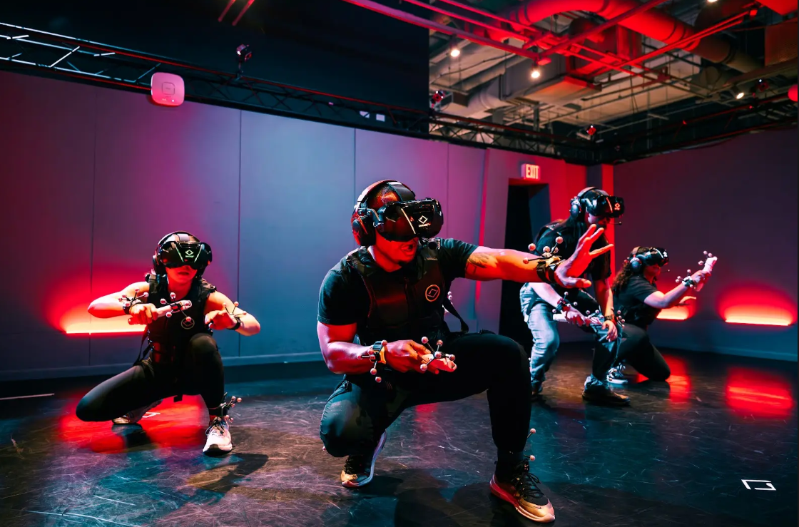 Team working in virtual reality