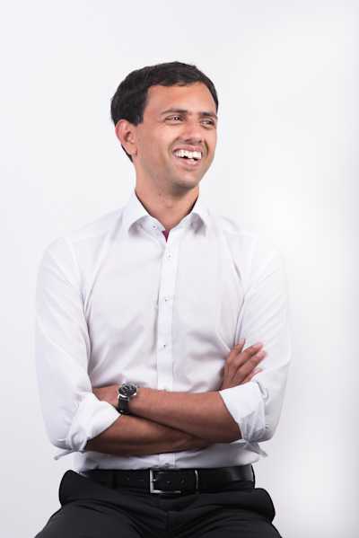 3-point, bright, candid