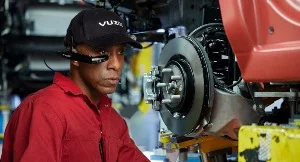 Revolutionizing Automotive Maintenance with Augmented Reality – White Paper